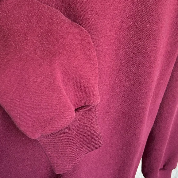 CW Classics Woman’s Medium Maroon Long-Sleeve Crew-Neck Sweater - Picture 5 of 8